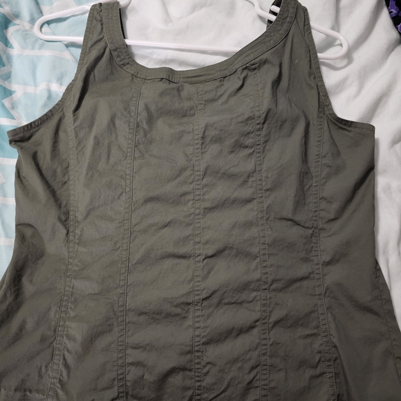 Women's Green Button-Down Top - Picture 4 of 4